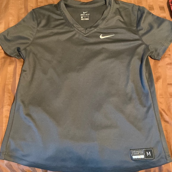 Women’s Dri-fit Nike workout shirt